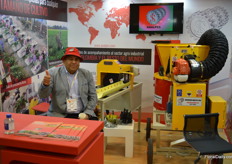 Pedro José Saenz from Analpes, technical supplier of all sorts of machinery growers require. Among others, motorized cable lines making it possible to transport the flowers on the farms automatically are produced by Analpes.